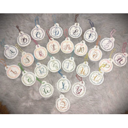 Stickserie - ITH Anhänger Schleifchen Monogram A - Z